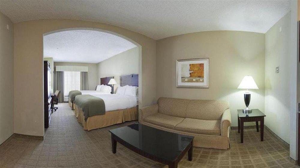 Holiday Inn Express Hotel & Suites Shawnee I-40 By Ihg Bagian luar foto