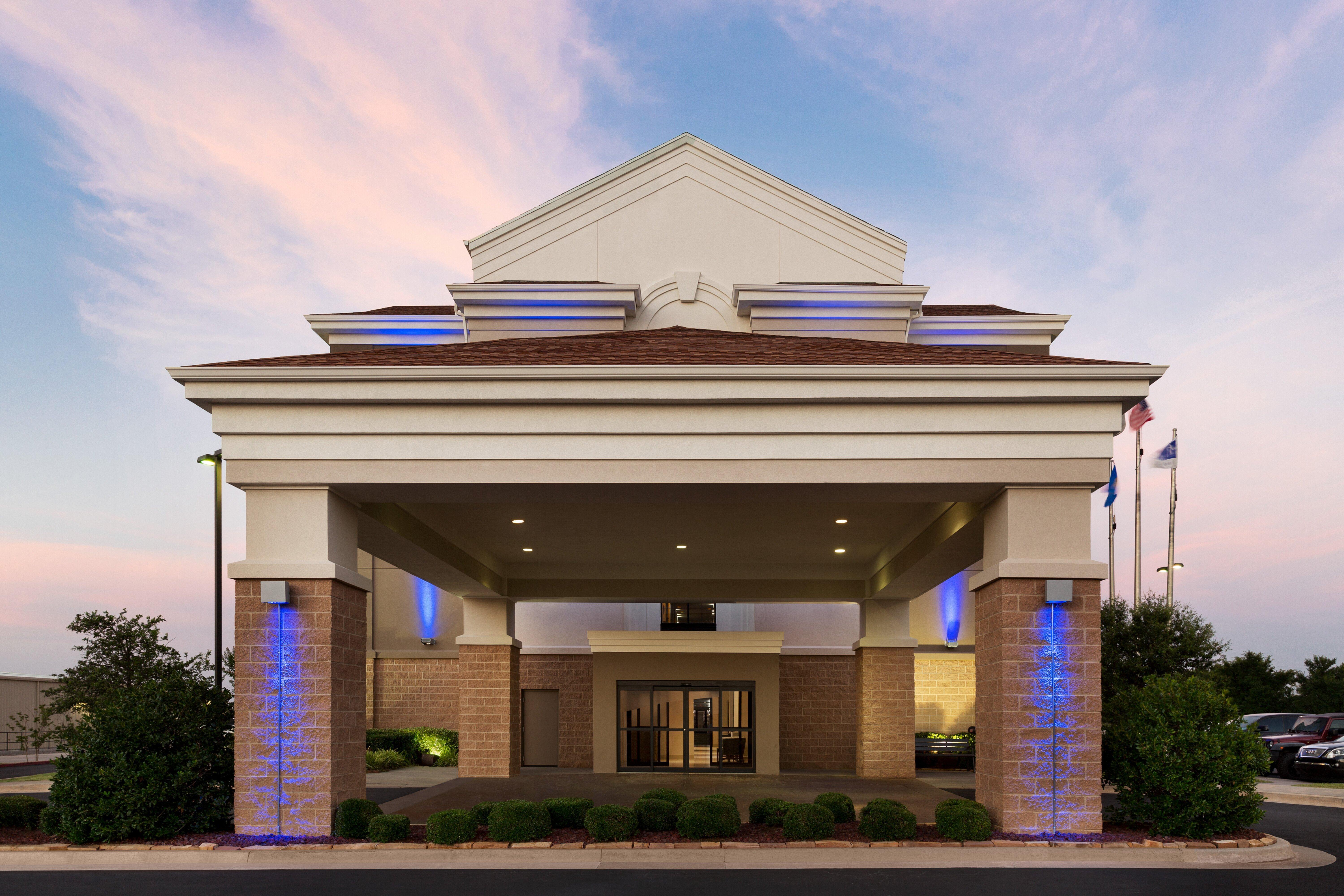 Holiday Inn Express Hotel & Suites Shawnee I-40 By Ihg Bagian luar foto