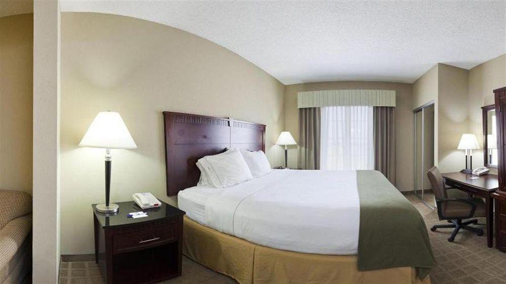 Holiday Inn Express Hotel & Suites Shawnee I-40 By Ihg Bagian luar foto