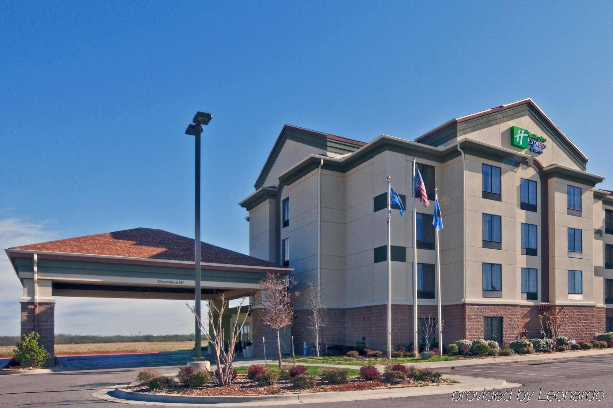 Holiday Inn Express Hotel & Suites Shawnee I-40 By Ihg Bagian luar foto